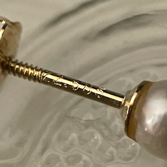 3.8mm 14kt solid gold pearl stud earrings threaded screw backs - Picture 3 of 3